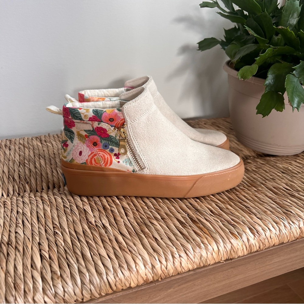 Keds/Rifle Paper & Co Cream and Floral Zipper Low Top Wedge. Size W 5.5